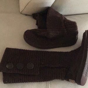 Brown knitted uggs size 6